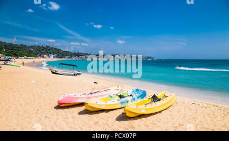 UNAWATUNA, SRI LANKA-GEN 4, 2017:splendida spiaggia di sabbia di Unawatuna il Jan 4, 2107 in Sri Lanka. Foto Stock