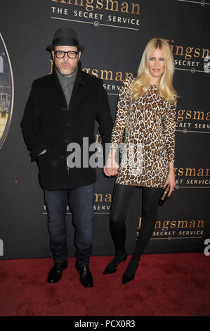 NEW YORK, NY - 09 febbraio: Claudia Schiffer, Matthew Vaughn assiste il 'Kingsman: il servizio segreto' New York premiere al teatro SVA il 9 febbraio 2015 in New York City People: Claudia Schiffer, Matthew Vaughn Foto Stock