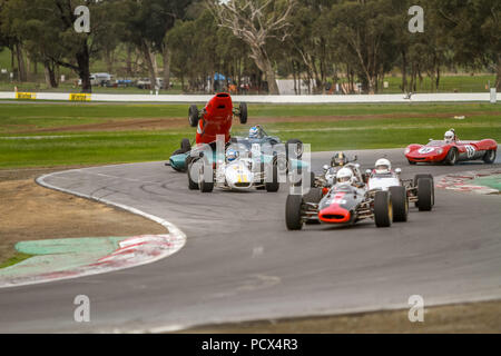 Winton, Victoria, Australia, 4 agosto 2018. Winton Festival della Velocità - 4/08/2018 - Winton, Victoria, Australia.Danny Ciarma quasi capovolge il suo 1962 Formula Junior lynx durante il gruppo M e O evento. Credito: Brett keating/Alamy Live News Foto Stock