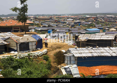 Dacca in Bangladesh. Il 3° agosto 2018. COX'S BAZAR, BANGLADESH - agosto 04 : popolazione rohingya e visto all'interno di un campo di rifugiati in Cox bazar, Bangladesh il 04 agosto 2018. Credito: Zakir Hossain Chowdhury/ZUMA filo/Alamy Live News Foto Stock