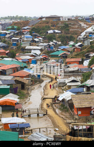 Dacca in Bangladesh. Il 3° agosto 2018. COX'S BAZAR, BANGLADESH - agosto 04 : popolazione rohingya e visto all'interno di un campo di rifugiati in Cox bazar, Bangladesh il 04 agosto 2018. Credito: Zakir Hossain Chowdhury/ZUMA filo/Alamy Live News Foto Stock