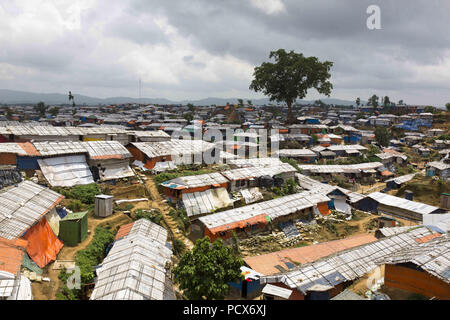 Dacca in Bangladesh. Il 3° agosto 2018. COX'S BAZAR, BANGLADESH - agosto 04 : popolazione rohingya e visto all'interno di un campo di rifugiati in Cox bazar, Bangladesh il 04 agosto 2018. Credito: Zakir Hossain Chowdhury/ZUMA filo/Alamy Live News Foto Stock