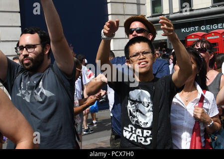 Londra, UK, 4 agosto 2018. Gumball Rally 3000 2018: un centinaio di supercars display in Covent garden il 4 agosto 2018, Londra, Regno Unito. Credito: Picture Capital/Alamy Live News Foto Stock