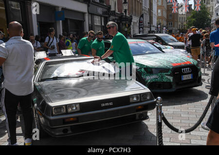 Londra, UK, 4 agosto 2018. Gumball Rally 3000 2018: un centinaio di supercars display in Covent garden il 4 agosto 2018, Londra, Regno Unito. Credito: Picture Capital/Alamy Live News Foto Stock