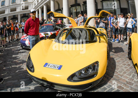 Londra, UK, 4 agosto 2018. Gumball Rally 3000 2018: un centinaio di supercars display in Covent garden il 4 agosto 2018, Londra, Regno Unito. Credito: Picture Capital/Alamy Live News Foto Stock