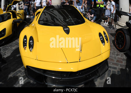 Londra, UK, 4 agosto 2018. Gumball Rally 3000 2018: un centinaio di supercars display in Covent garden il 4 agosto 2018, Londra, Regno Unito. Credito: Picture Capital/Alamy Live News Foto Stock