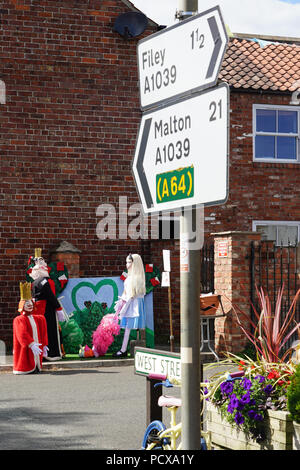 Muston, UK, 4 agosto 2018. Scene di spaventapasseri annuale Festival in Muston, vicino a Whitby, North Yorkshire, Regno Unito. Foto Data: Sabato 4 Agosto, 2018. Foto: Roger Garfield/Alamy Foto Stock