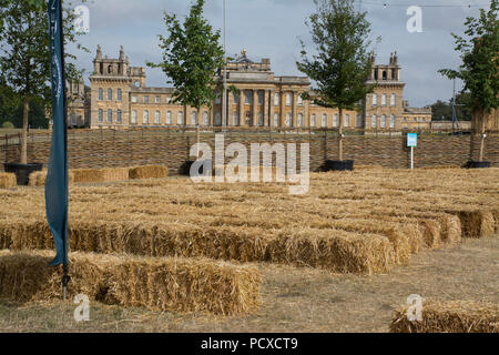 Blenheim Palace, Oxfordshire, Regno Unito. 4 agosto 2018. Migliaia di persone sono andate al Countryfile Live show nei bellissimi giardini del Palazzo di Blenheim in una giornata calda e soleggiata. Foto Stock