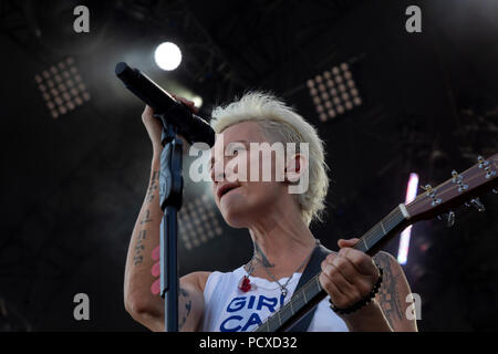 Mosca, Russia. 3rd, Agosto 2018. Diana Arbenina, cantante russo, leader del gruppo rock Nochniye Snaiperi durante un open-air concerto rock al festival "Nashestvie' (invasione) nel villaggio di Nizhneye Zavidovo, alcuni 150km da Mosca, Regione di Tver, Russia Foto Stock