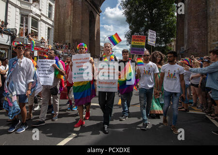 Brighton, Regno Unito. 4 agosto 2018,Peter Tatchell prendendo parte all'annuale Brighton Pride Parade, Brighton Inghilterra. © Jason Richardson / Alamy Live News Foto Stock