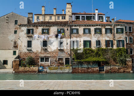 Venezia, Italia, Settembre 16, 2008: veneziana tradizionale casa sul canale. Foto Stock