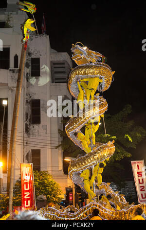 Acrobati in esecuzione al nuovo anno cinese, Chinatown Yaowarat, Bangkok, Thailandia Foto Stock