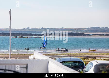 Spiaggia di Rhosneigr, Traeth Cridyll, su un giorno d'estate, Anglesey, Galles del Nord, Regno Unito Foto Stock