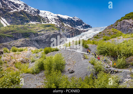 Le persone al parco nazionale di Kenai Fjords's Exit Glacier in Seward Alaska Foto Stock