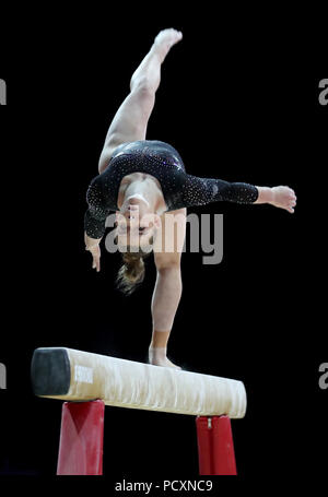 Gran Bretagna Alice Kinsella sul fascio di equilibrio durante il giorno tre del 2018 Campionati Europei al SSE idro, Glasgow. Foto Stock
