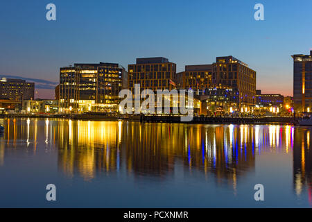 WASHINGTON DC, Stati Uniti d'America - 28 luglio 2018: Il molo di noi capitale a sunrise. Il molo di Washington DC con waterfront e il suo vivace riflessione di Poto Foto Stock