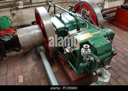 National Waterways Museum, Ellesmere Port Cheshire, UK. Ago- 02 2018 - Blackstone motore Diesel è stata utilizzata su un terreno della pompa di drenaggio. Foto Stock