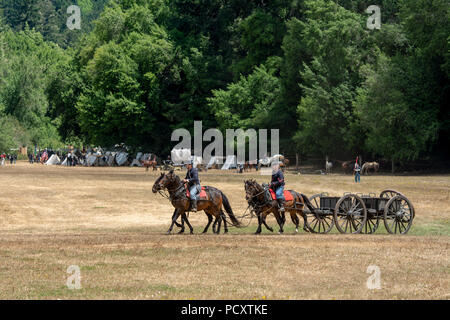 Duncan Mills, CA - Luglio 14, 2018: Unione carro cavalli con la guerra civile camp in fondo alla guerra civile giorni. Questo evento è uno dei più grandi reen Foto Stock