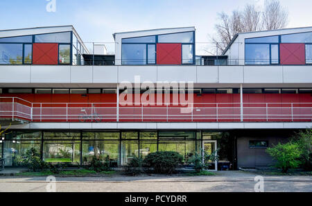 Eternithaus dell'architetto Paul Baumgarten nell'Hansaviertel di Berlino, costruito per IBA 1957, che mostra i principi dell'architettura residenziale modernista Foto Stock