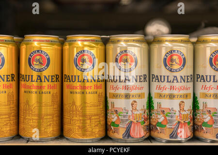 Kiev, Ucraina. 22 luglio 2018 Paulaner bottiglie di birra sul supermercato Foto Stock