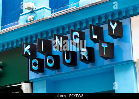 Un segno per la Corte Regale in Carnaby, London, Regno Unito Foto Stock