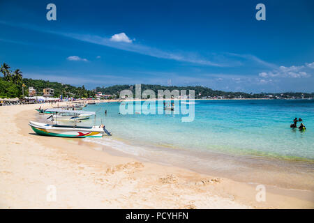 UNAWATUNA, SRI LANKA-GEN 4, 2017:splendida spiaggia di sabbia di Unawatuna il Jan 4, 2107 in Sri Lanka. Foto Stock