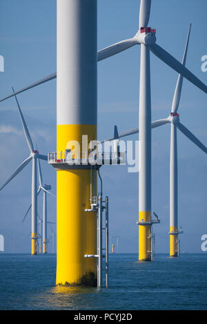 Siemens SWT-7.0-154 turbine eoliche sulla Walney estensione (Walney 4) Offshore Wind Turbine Farmwind sul Walney estensione (Walney 4) Offshore Wind Farm, Mare d'Irlanda, Regno Unito Foto Stock