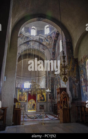 Kraljevo, Serbia - 5 Maggio 2018: interni con affreschi nella chiesa ortodossa serba Zica Monastero, Kraljevo Foto Stock