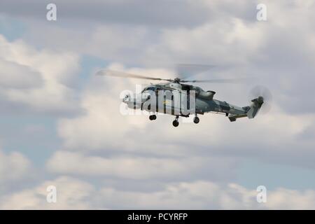 Royal Navy Wildcat HMA.2 - attacco maritme elicottero da 815 Naval Air Squadron arrivando a RAF Fairford per il 2018 Royal International Air Tattoo Foto Stock