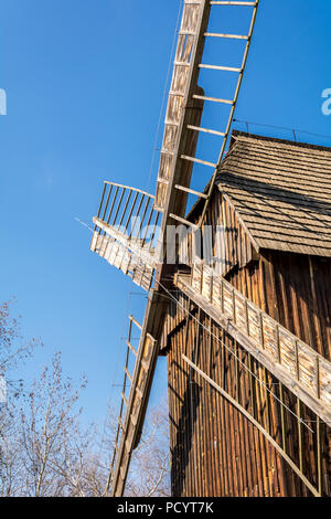 Vecchio mulino a vento, museo a cielo aperto in Polonia Opole Foto Stock