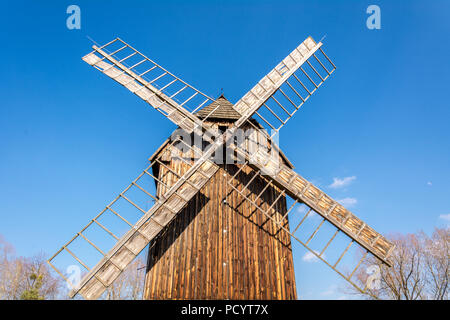 Vecchio mulino a vento, museo a cielo aperto in Polonia Opole Foto Stock