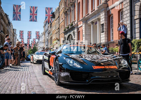 5 agosto 2018 - Londra, Inghilterra. Bella Porsche 918 Spyder Supercar ibride al Covent Garden prima Gumball Rally 3000 inizio. Foto Stock