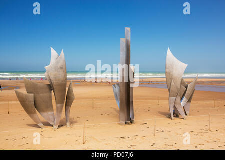 Il Les Braves scultura sulla spiaggia di Omaha a Saint Laurent sur Mer, un memoriale ai caduti dello sbarco in Normandia, Normandia, Francia. Foto Stock