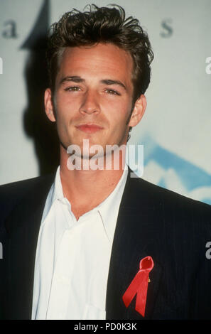 BURBANK, CA - 5 giugno: Attore Luke Perry assiste la prima relazione annuale di MTV Movie Awards il 5 giugno 1992 presso il Walt Disney Studios di Burbank, in California. Foto di Barry re/Alamy Stock Photo Foto Stock