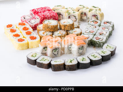 Il cibo giapponese, ristorante sushi gunkan maki roll piatto o vassoio impostato. Set di Sushi e composizione Foto Stock