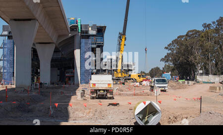 Agosto 2018 Kellyville (Sydney) NSW, la costruzione della Metropolitana di Sydney Nord-ovest linea ferroviaria è attualmente sul bilancio e di anticipo rispetto alla pianificazione Foto Stock