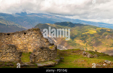 Kuelap fortezza nella regione amazzonica vicino alla città di Chachapoyas. Foto Stock