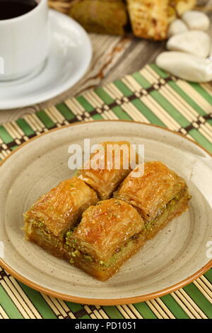 Il Baklava turca con pistacchio, deliziosi dessert Foto Stock