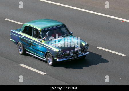 1964 60s modificato Blue Savage Ford Cortina Super Mk1; UK Vehicular traffic, Transport, collectable vehicles berline cars, sull'autostrada M55 a 3 corsie, Blackpool, UK Foto Stock