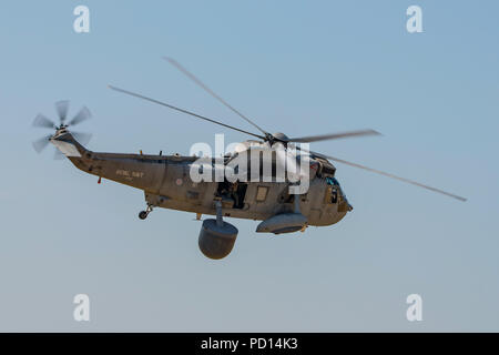 La British Royal Navy Westland Sea King ASaC7 elicottero rendendo è l'ultima apparizione pubblica presso gli RNAS Yeovilton aria giorno, nel Regno Unito il 7 luglio 2018. Foto Stock