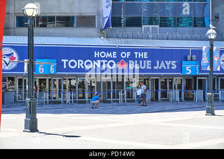 TORONTO, Canada - 15 luglio 2018: Blue Jays logo in Toronto. Il Toronto Blue Jays sono un canadese di baseball professionale team con sede a Toronto, Ontario. Foto Stock