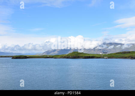 Vista dalla nave vicino a Reykjavik, Islanda. Luglio, 2018 Foto Stock