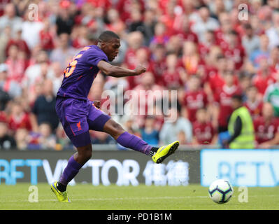 Aviva Stadium, Dublino, Irlanda. Il 4° agosto 2018. La pre stagione amichevole di calcio, International Champions Cup, Liverpool contro Napoli; Daniel Sturridge del Liverpool FC ha un tiro in porta Credito: Azione Sport Plus/Alamy Live News Foto Stock