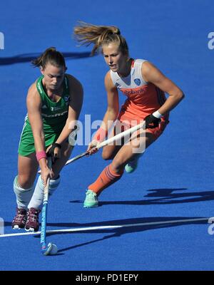 Londra, Regno Unito. 05 Ago, 2018. Lizzie Colvin (IRL) va passato Xan de Waard (NED). Holland V Irlanda. Match 36. Finale. Medaglia d oro corrispondono. Womens Hockey World Cup 2018. Lee Valley hockey center. Queen Elizabeth Olympic Park. Stratford. Londra. Regno Unito. 05/08/2018. Credito: Sport In immagini/Alamy Live News Foto Stock
