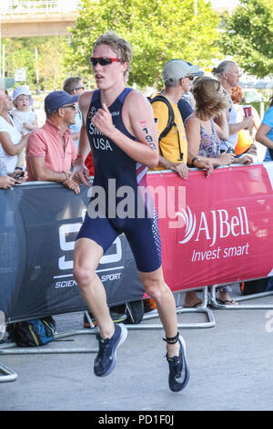 ExCel di Londra, UK, 5 agosto 2018. Uomini Elite, Darr Smith (193, USA). Il maschile e femminile Elite gare attrarre un elevato campo di classe internazionale di atleti. Ora al suo ventiduesimo anno, l'AJ Bell London Triathlon è il più grande del mondo di triathlon, questo anno accogliendo oltre 10.000 triatleti e elite racers. Credito: Imageplotter News e sport/Alamy Live News Foto Stock