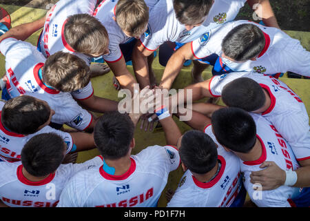 Mosca, Russia. 5 Ago, 2018. I giocatori russi prima inizia una corrispondenza di una spiaggia europea del campionato di rugby di credito: Nikolay Vinokurov/Alamy Live News Foto Stock