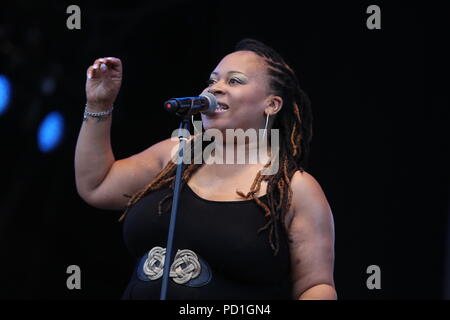 A Siddington, Cheshire, Regno Unito. 5 agosto 2018. Immaginazione esibirsi dal vivo sul palco principale a nord di riavvolgimento a Capesthorne Hall nel Cheshire. Foto Stock