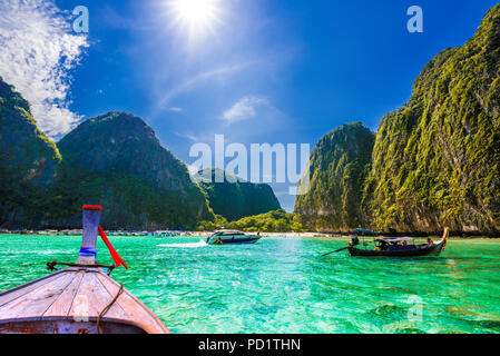 Lo splendido paesaggio di Maya Bay a Ko Phi Phi Lee island - Thailandia Foto Stock