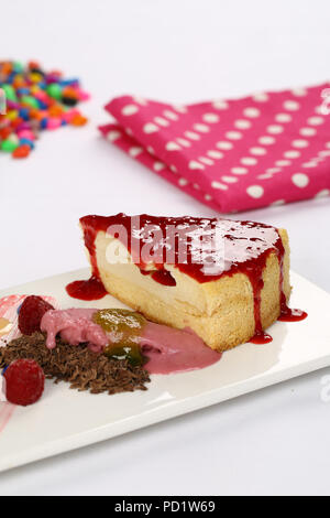 Strawberry Cheesecake e la tazza di caffè Foto Stock