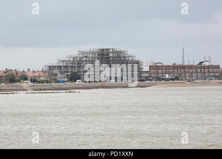 Lavori di costruzione per costruire appartamenti sul sito di quello che era il Broadway Hotel Blackpool Lancashire England Regno Unito GB. Foto Stock